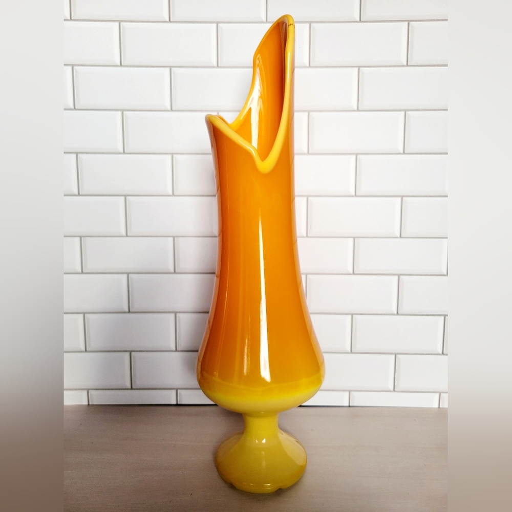 L.E. Smith Bittersweet Smooth Swung Vase